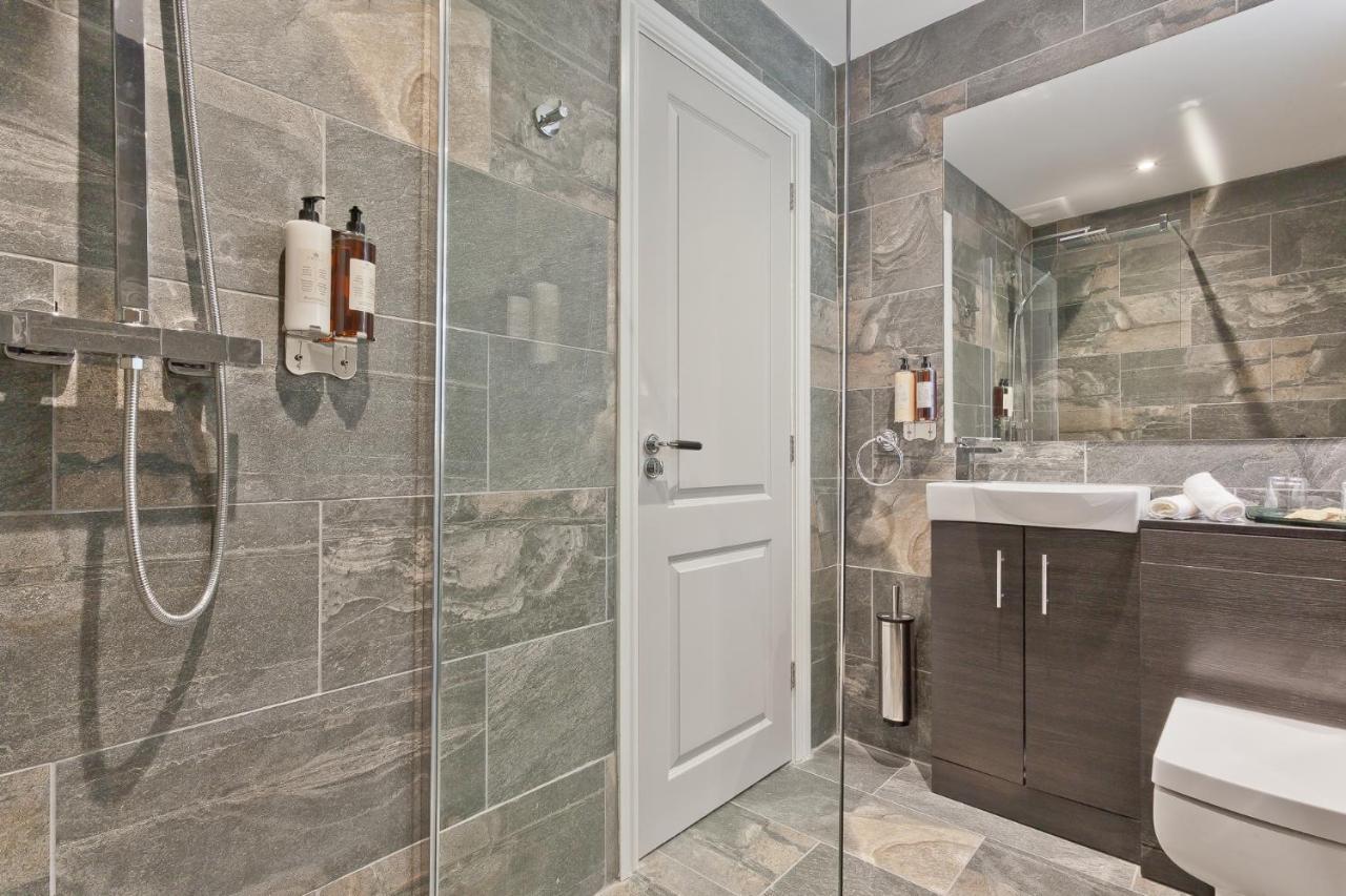 The Mews Boutique Deluxe Apartments, Sleep 2-6 People , Central Location, Free Parking Windermere Luaran gambar