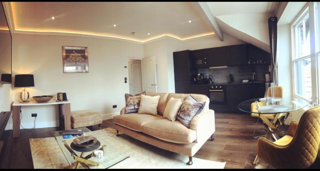 The Mews Boutique Deluxe Apartments, Sleep 2-6 People , Central Location, Free Parking Windermere Luaran gambar