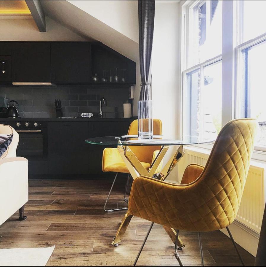 The Mews Boutique Deluxe Apartments, Sleep 2-6 People , Central Location, Free Parking Windermere Luaran gambar