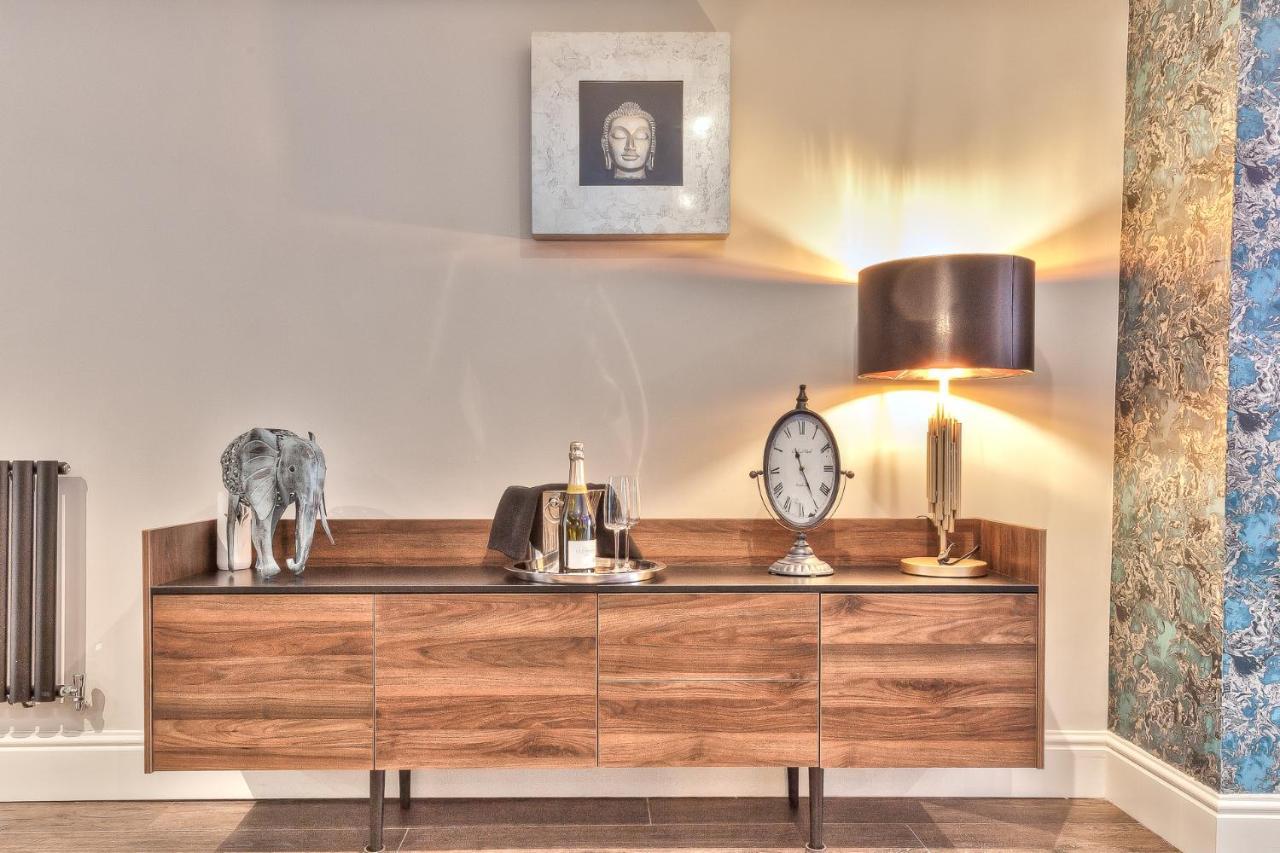 The Mews Boutique Deluxe Apartments, Sleep 2-6 People , Central Location, Free Parking Windermere Luaran gambar