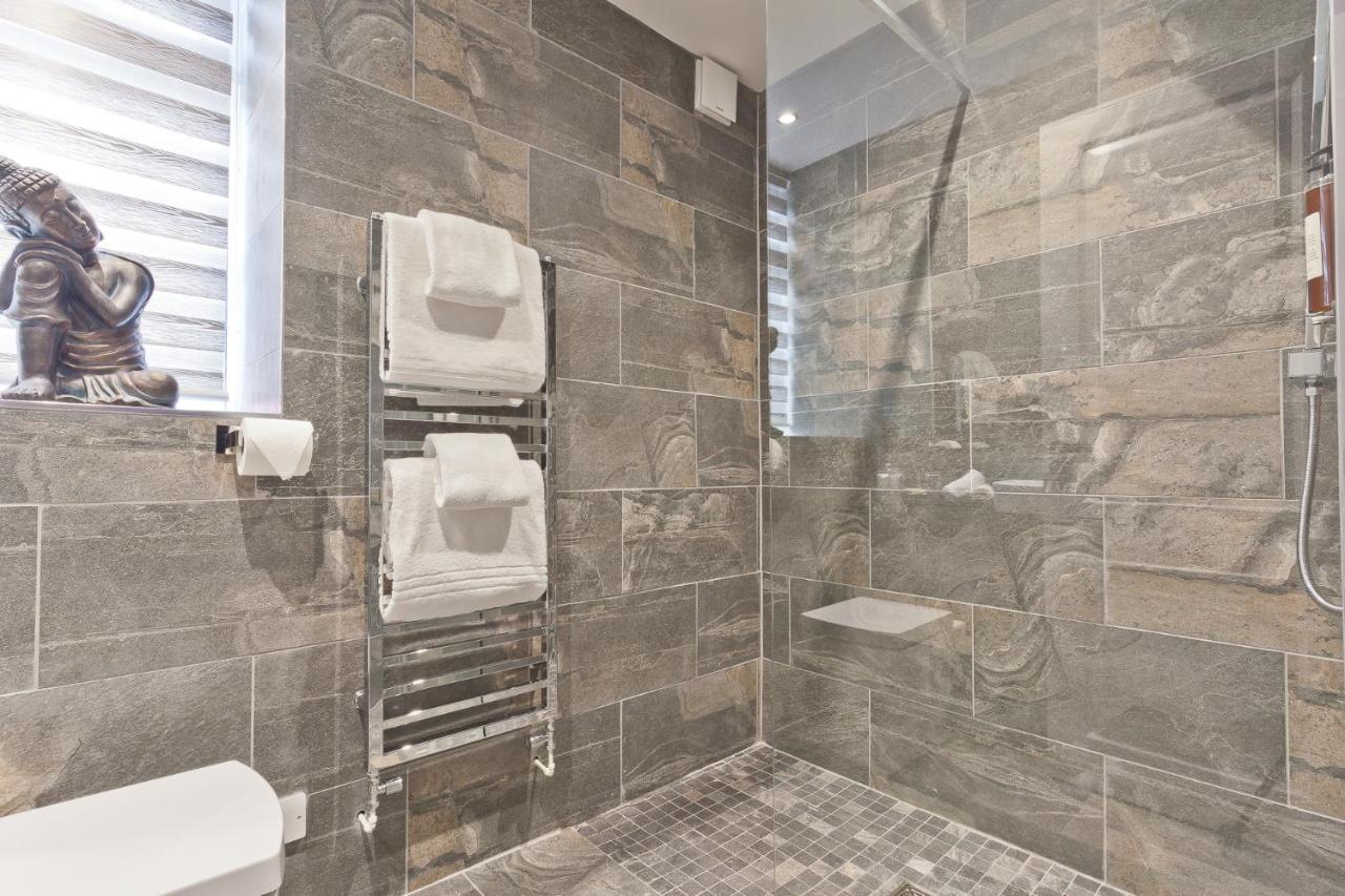 The Mews Boutique Deluxe Apartments, Sleep 2-6 People , Central Location, Free Parking Windermere Luaran gambar
