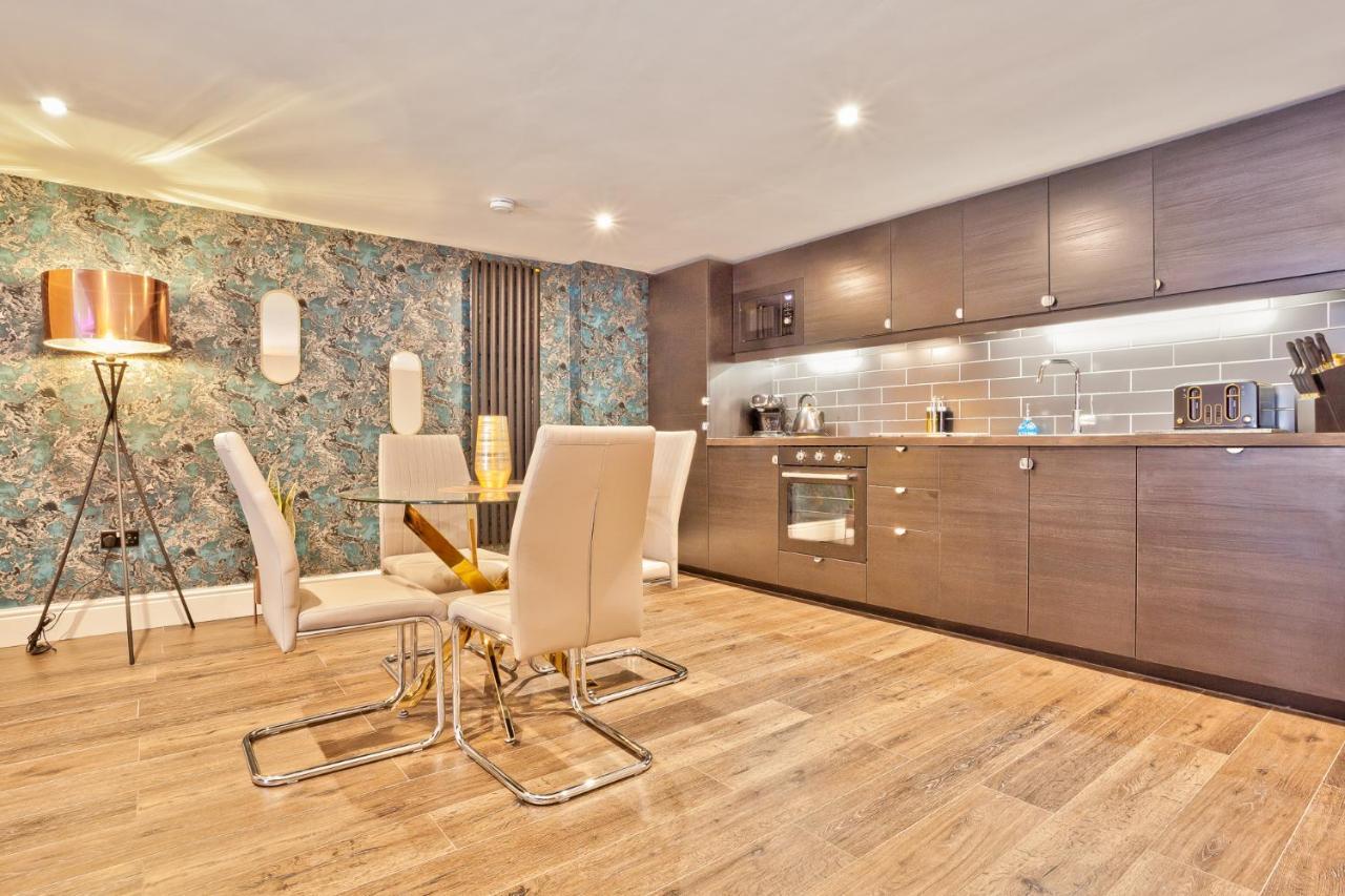 The Mews Boutique Deluxe Apartments, Sleep 2-6 People , Central Location, Free Parking Windermere Luaran gambar